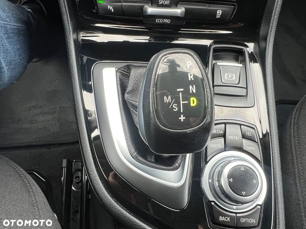 BMW Seria 2 218d Sport-Aut Luxury Line - 38