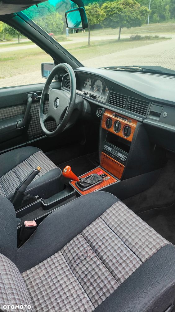 Mercedes-Benz W201 (190) - 8