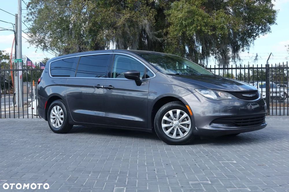 Chrysler Pacifica - 2