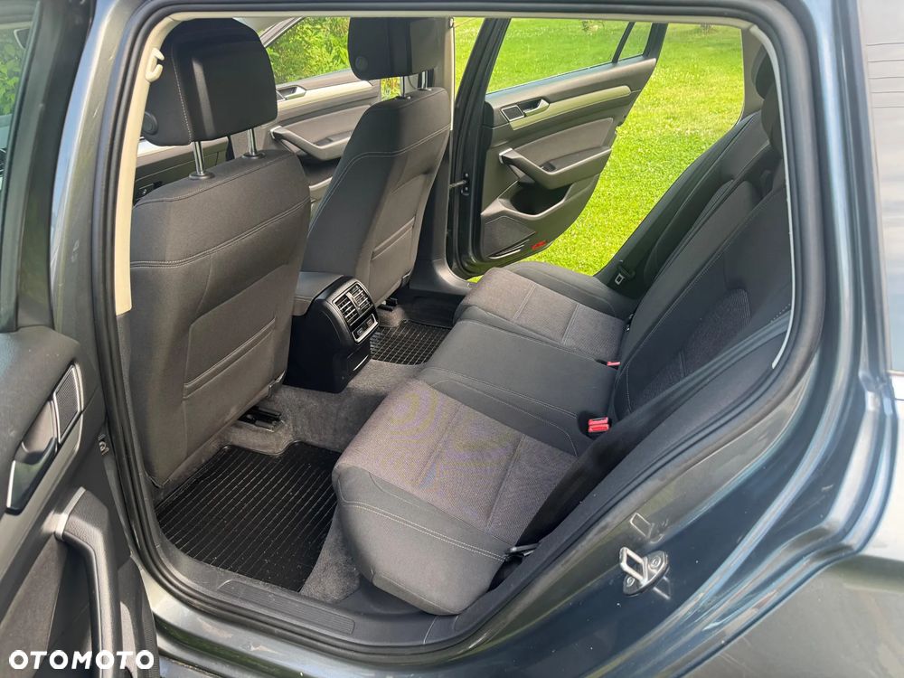 Volkswagen Passat 2.0 TDI SCR Comfortline DSG - 12