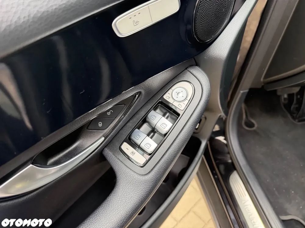 Mercedes-Benz GLC 300 e 4-Matic - 28