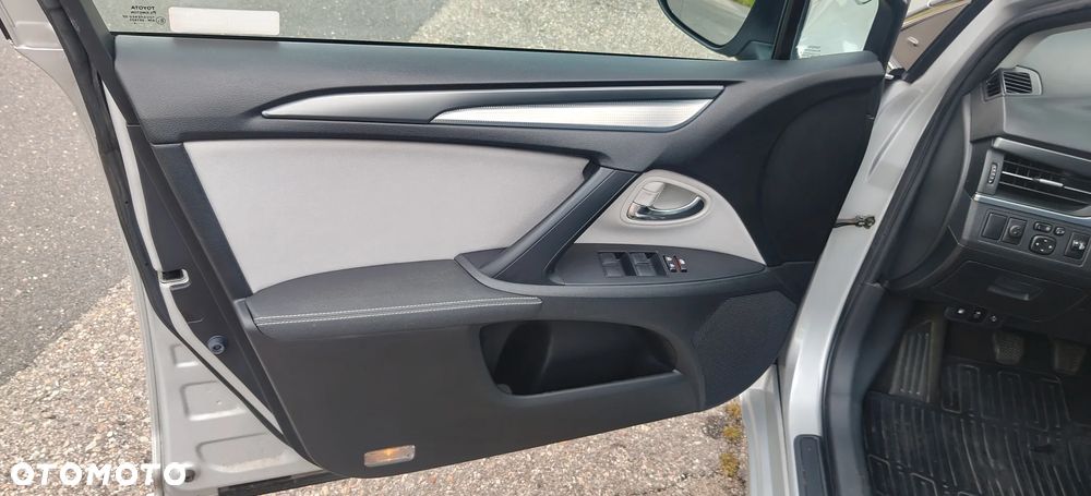 Toyota Avensis 1.8 Premium - 19