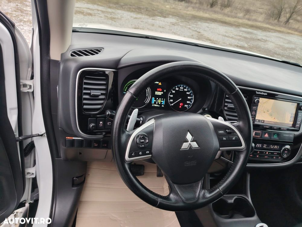 Mitsubishi Outlander 2.0 4WD Top - 6