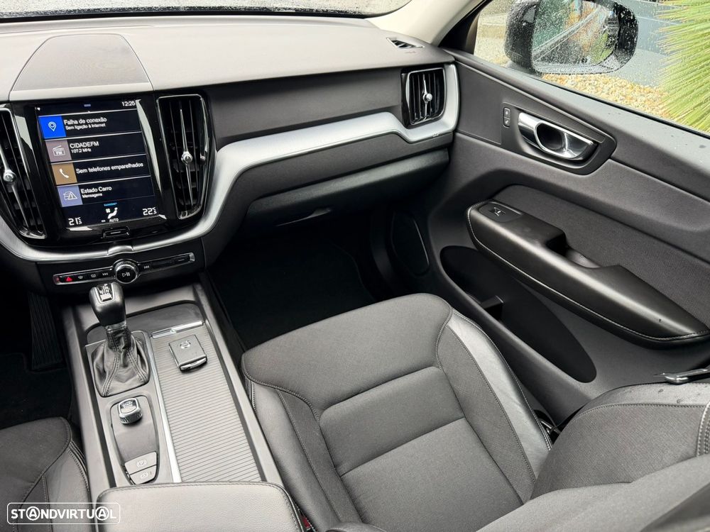 Volvo XC 60 2.0 D4 Momentum Geartronic - 22