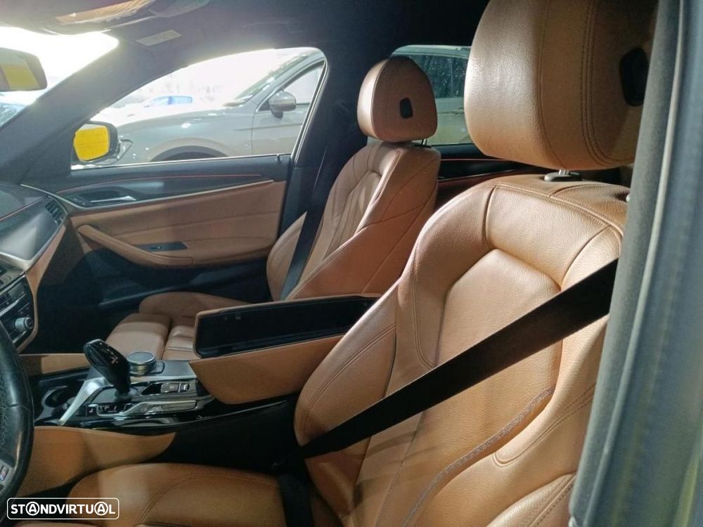 BMW 530 e Pack Desportivo M - 9