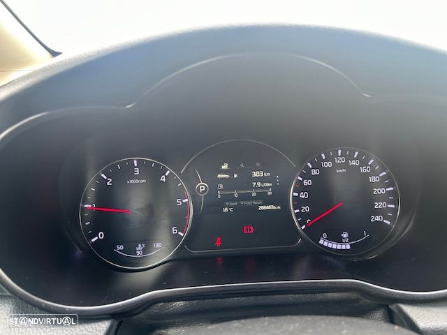 Kia Carens 1.7 CRDi ISG TX 7DCT - 2