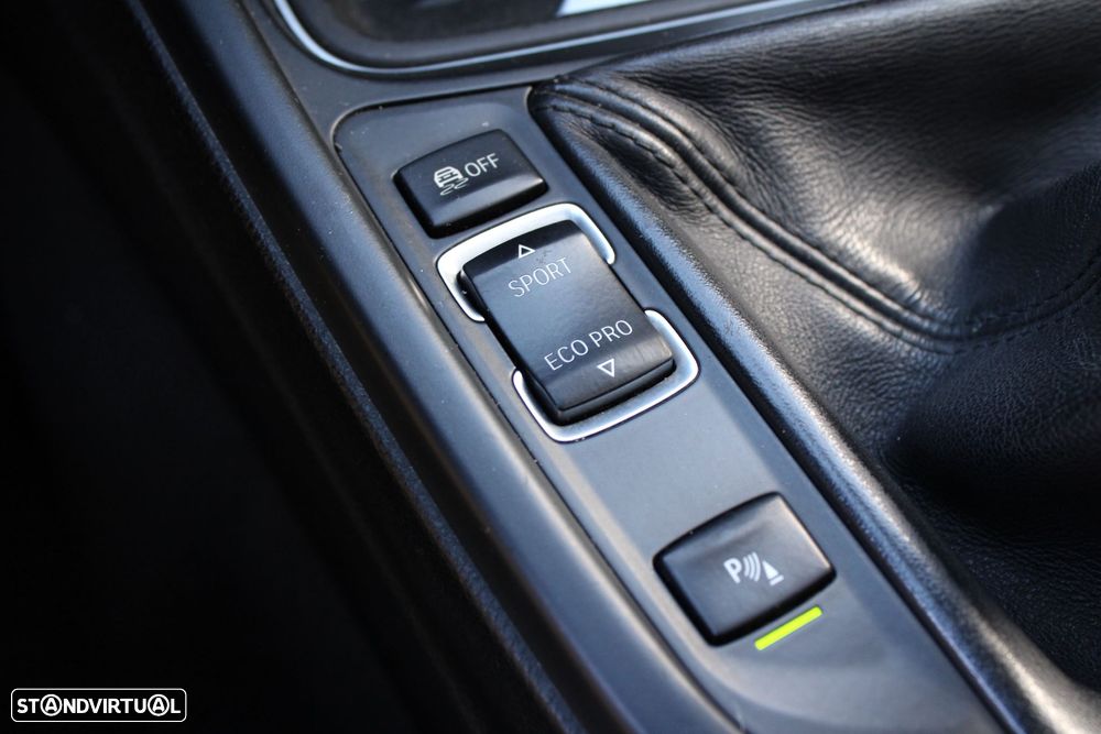 BMW 320 d Pack M - 15