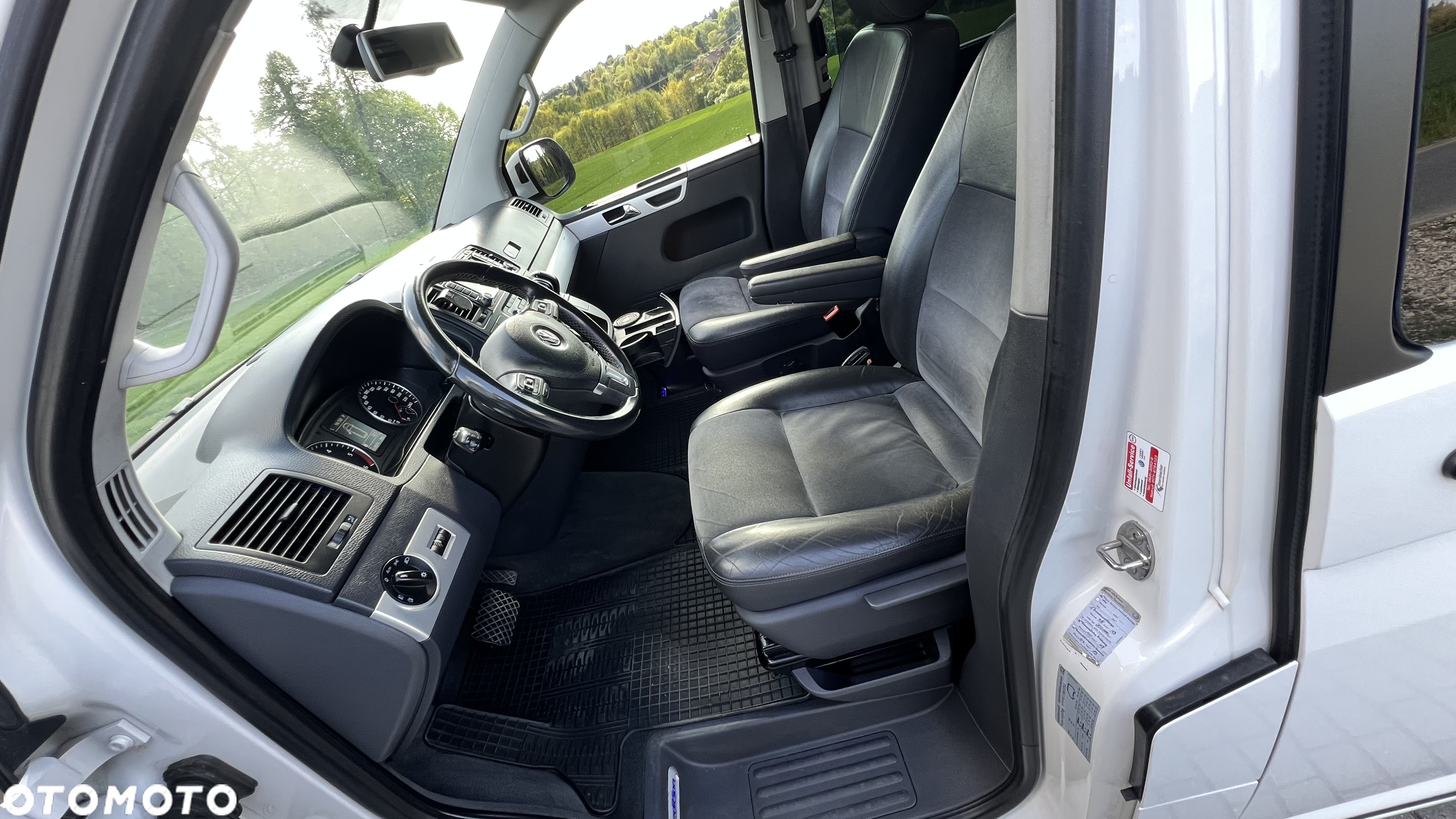 Volkswagen Multivan - 24