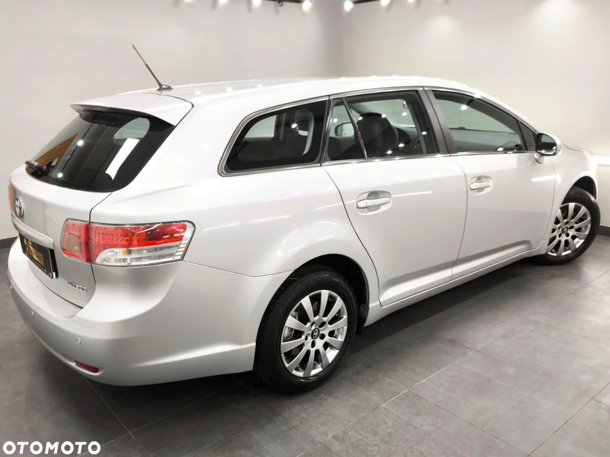 Toyota Avensis Combi 1.6 - 3