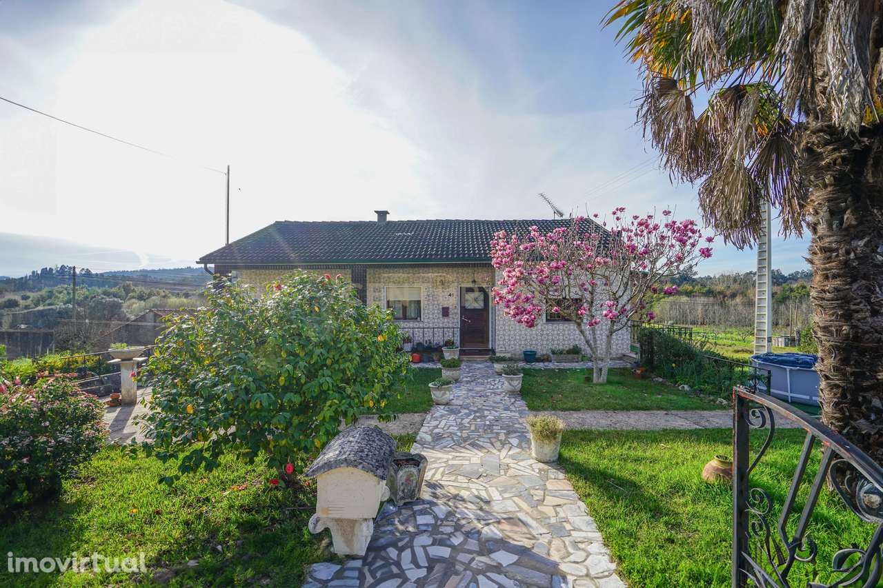 Moradia T3 + 1  com duas garagens, terreno com poço e anexos- Lousã - Grande imagem: 4/37