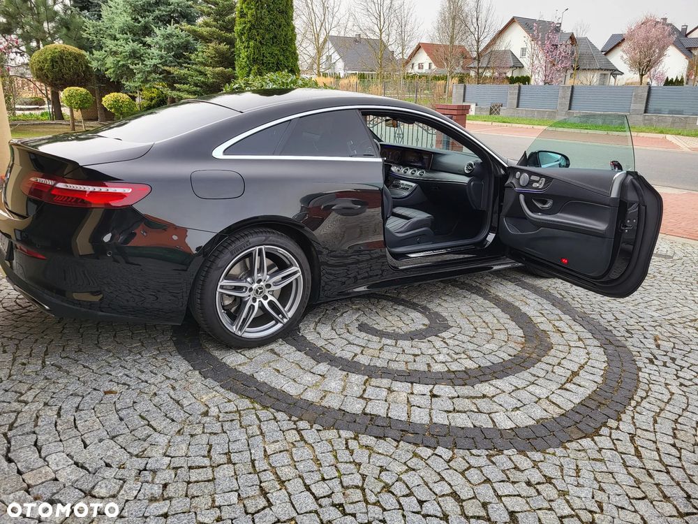 Mercedes-Benz Klasa E 400 4-Matic 9G-TRONIC - 35