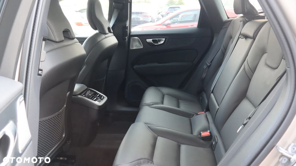 Volvo XC 60 B5 B AWD Ultra Dark - 20