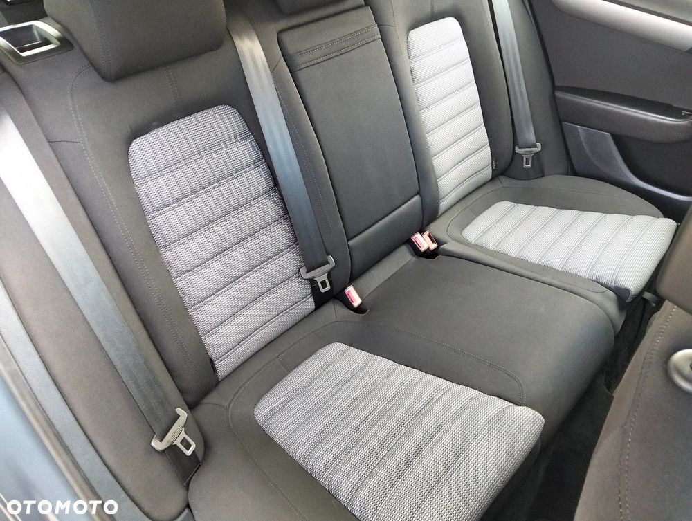 Volkswagen Passat - 7