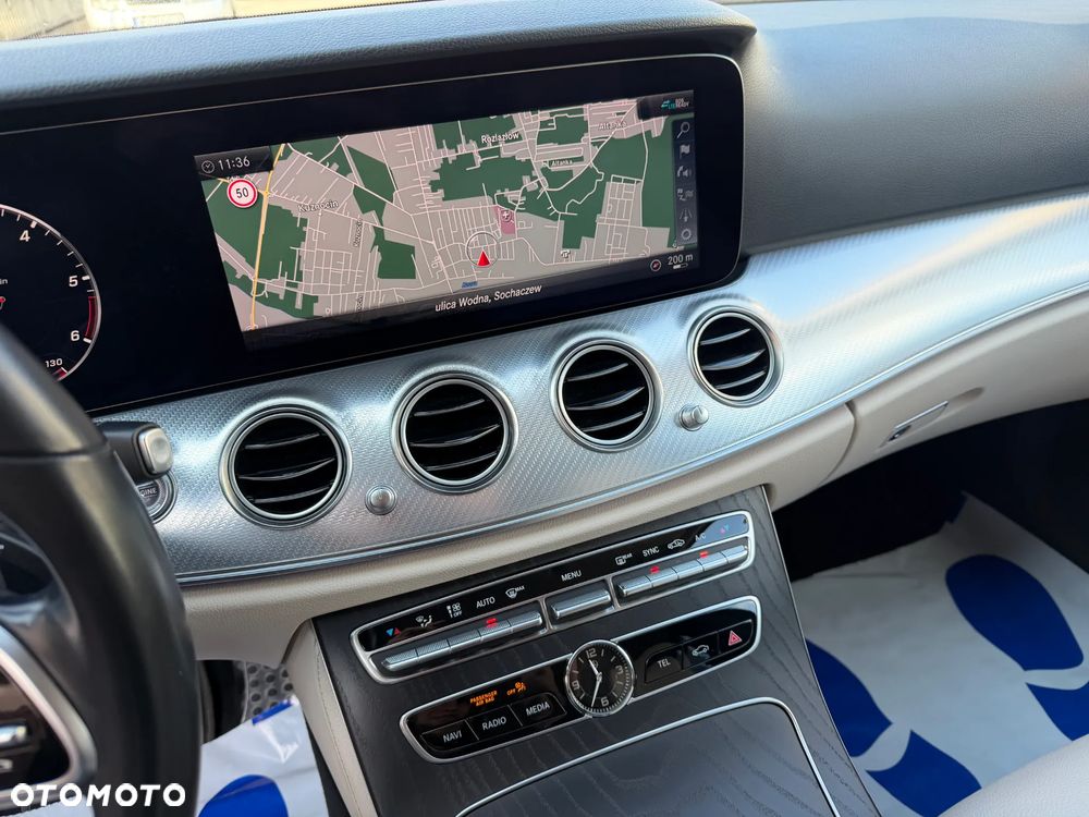 Mercedes-Benz Klasa E 220 d 4-Matic 9G-TRONIC - 14