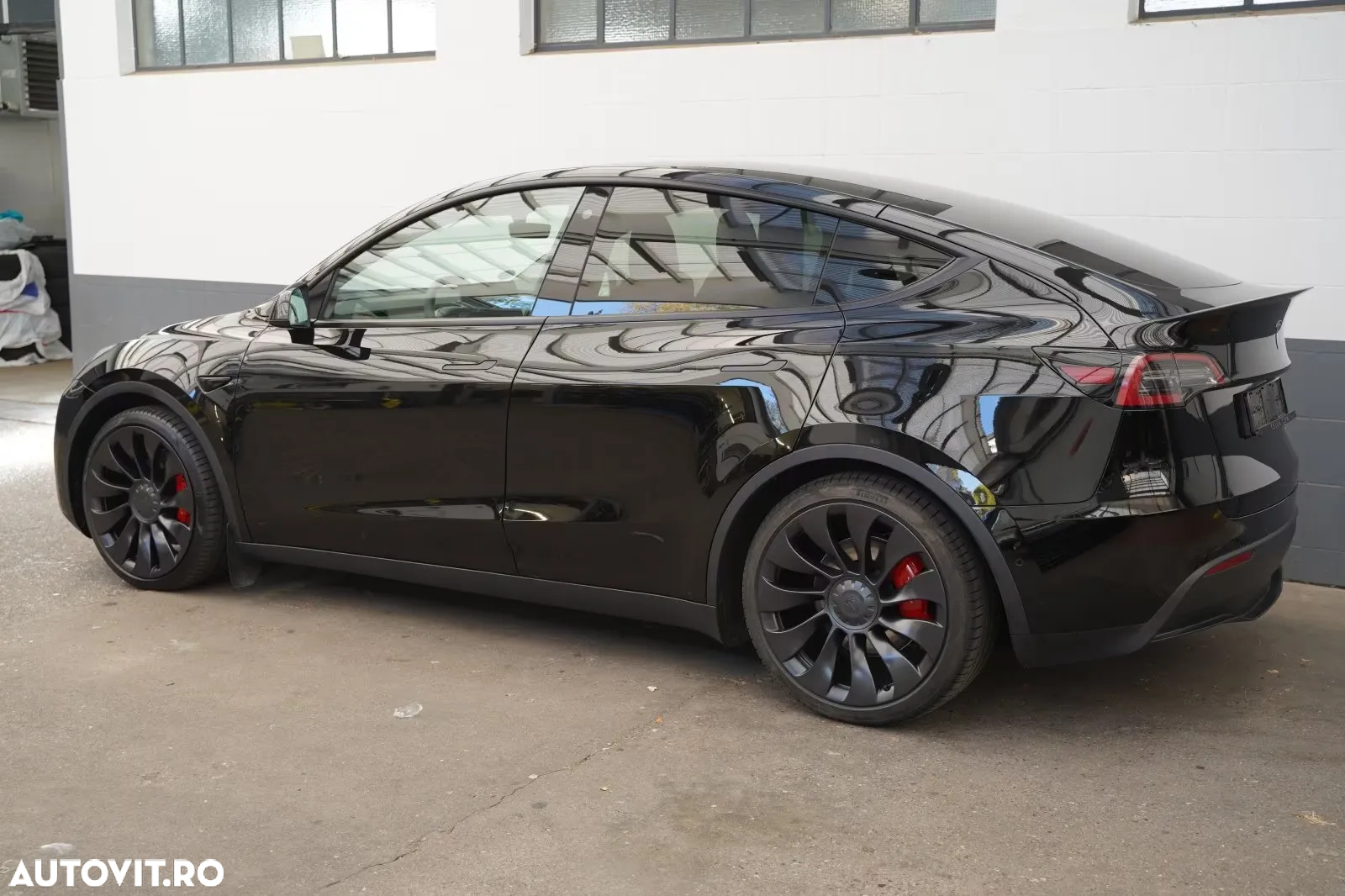 Tesla Model Y Performance Dual Motor AWD - 12