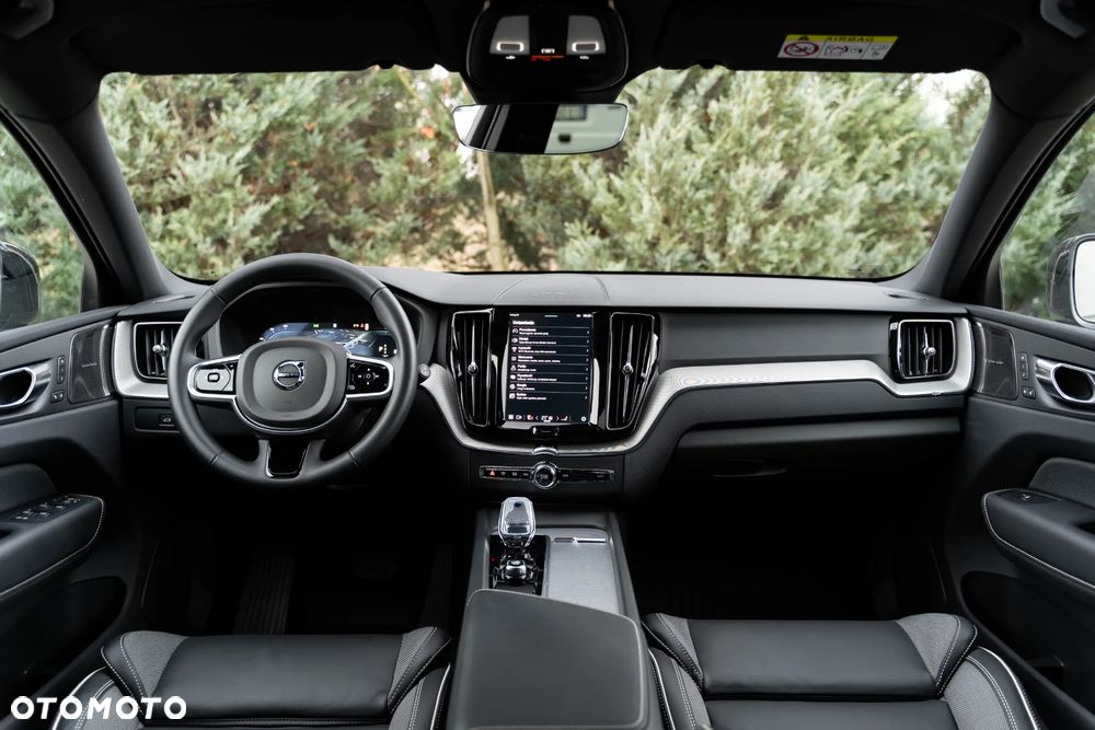 Volvo XC 60 B5 B AWD Plus Dark - 17