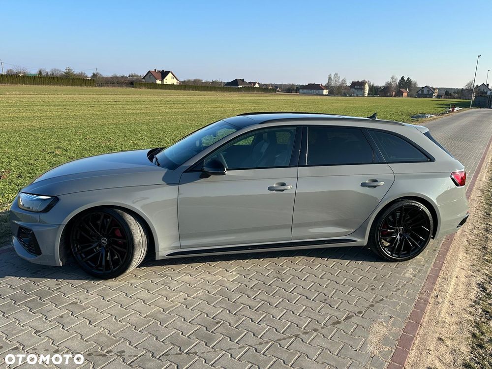Audi RS4 Avant - 8