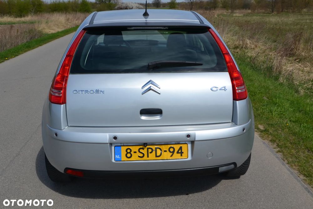 Citroën C4 1.4 16V Style - 17