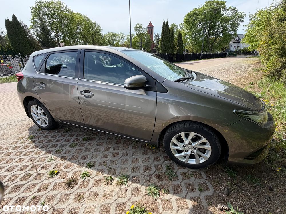 Toyota Auris 1.6 Premium - 3