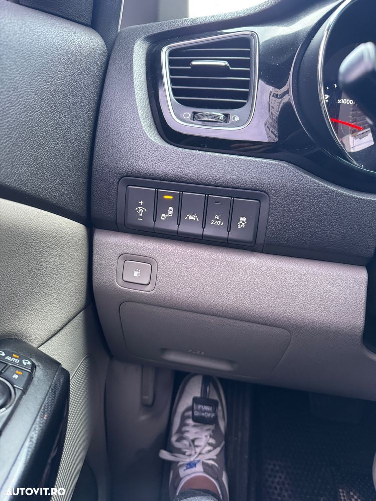 Kia Carnival - 19