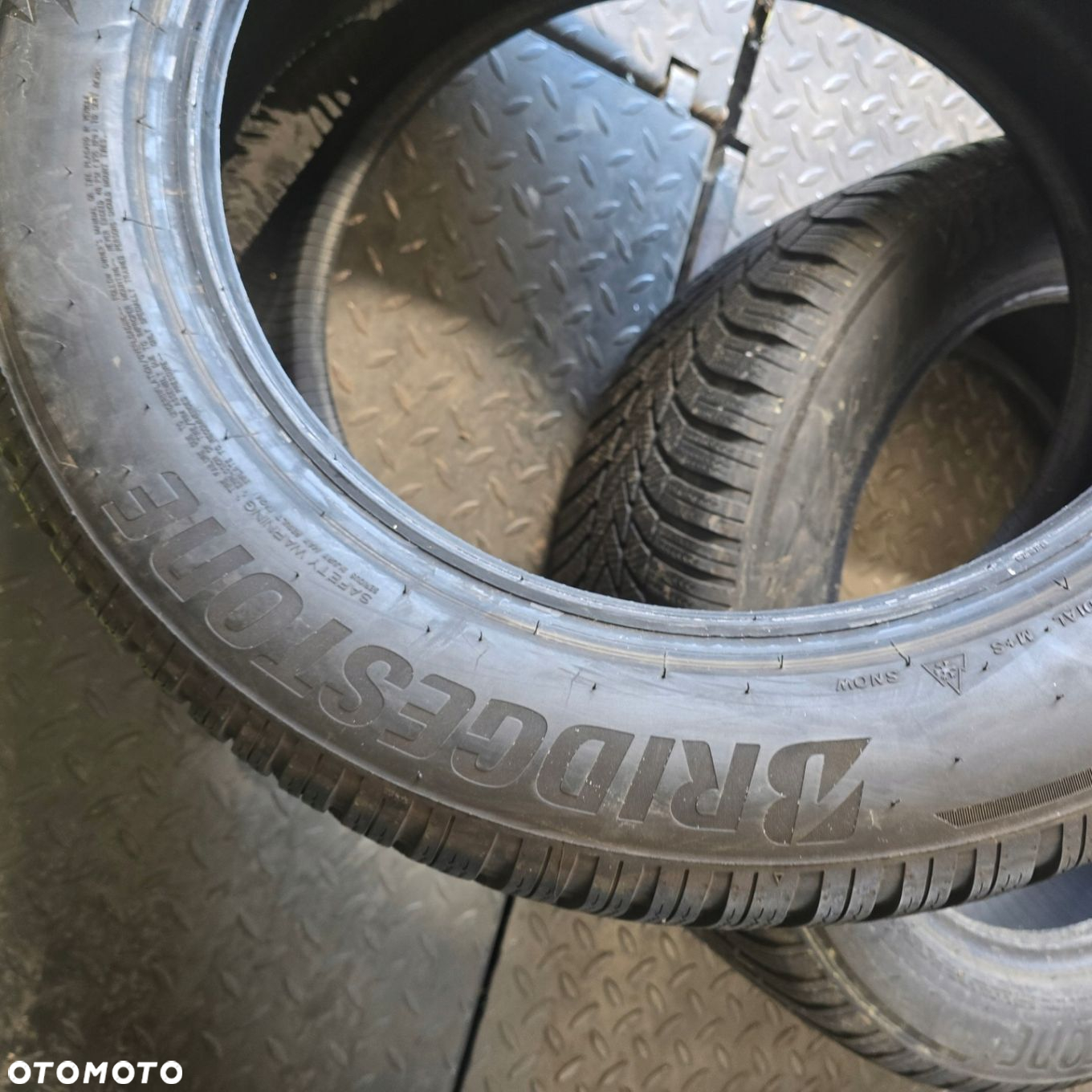 BRIDGESTONE BLIZZAK LM005 255/50R19 103T 235/55R19 101T 4X - 8