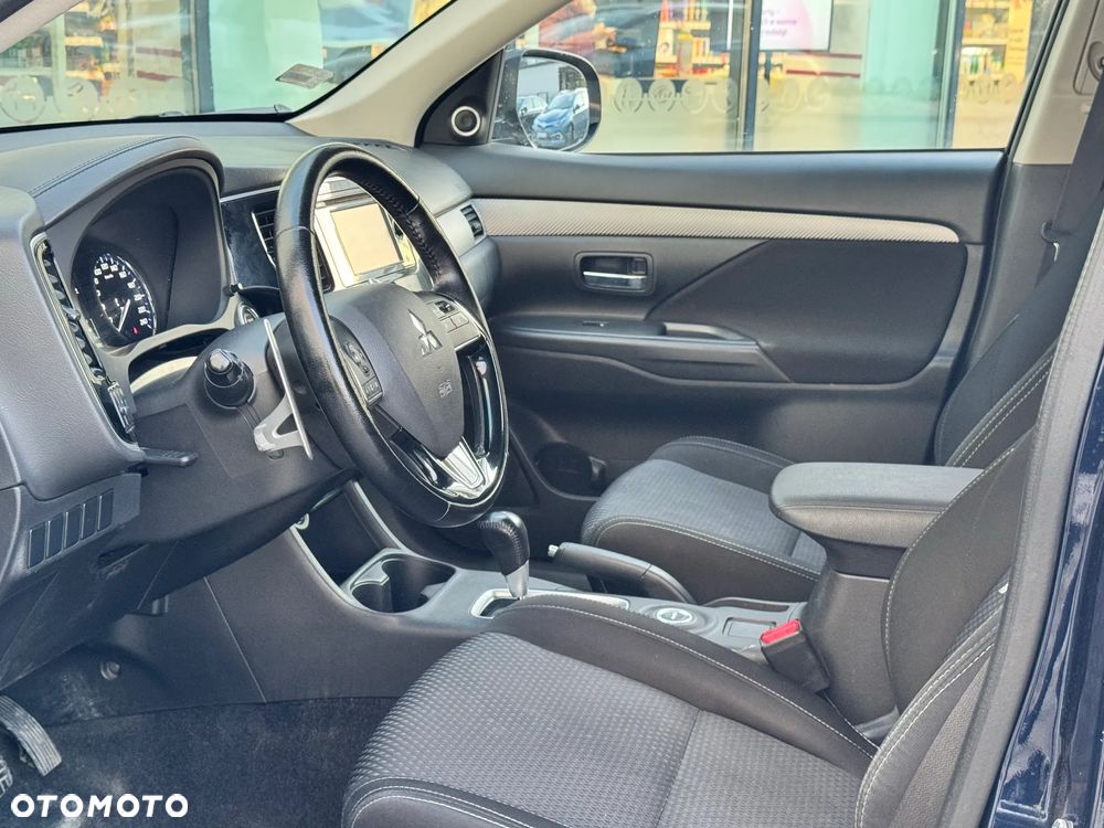 Mitsubishi Outlander 2.2 DI-D Intense + SDA 4WD - 26