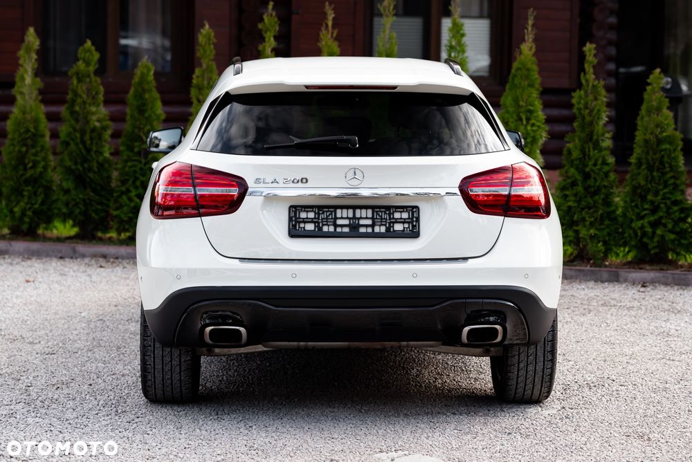 Mercedes-Benz GLA 200 7G-DCT - 8