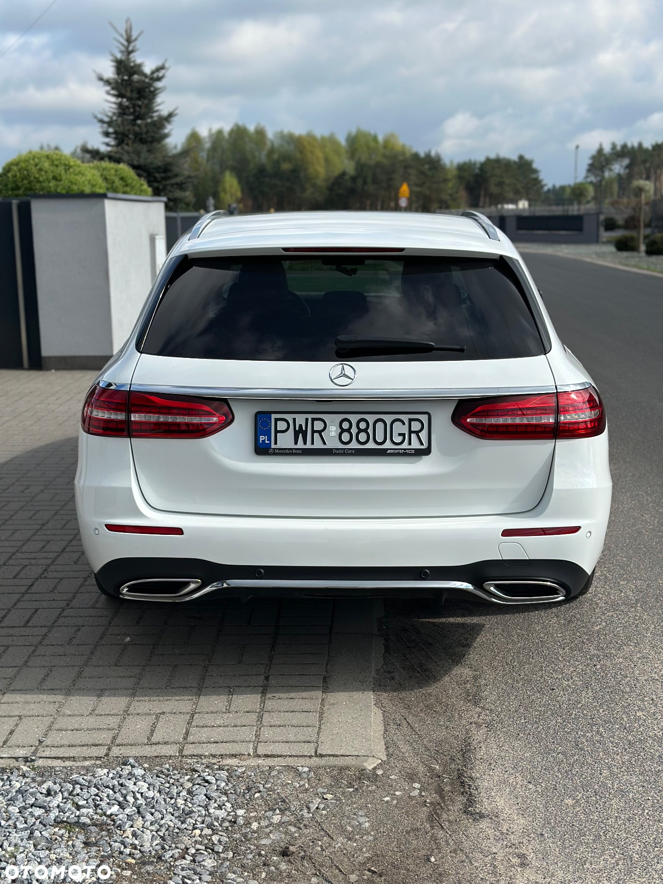 Mercedes-Benz Klasa E 300 d 4Matic T 9G-TRONIC AMG Line - 12