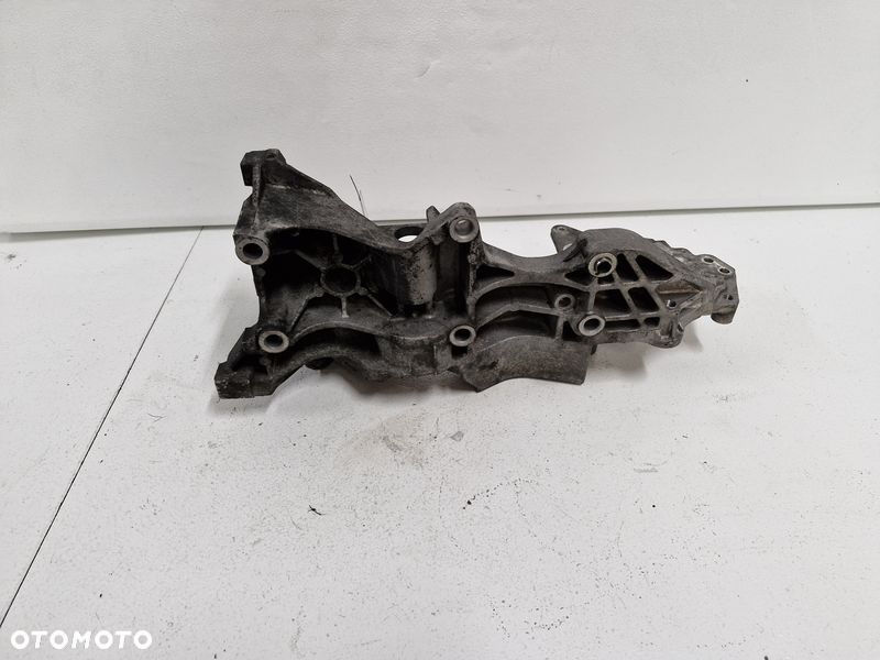 AUDI A4 B8 2.0 TDI ŁAPA WSPORNIK MOCOWANIE ALTERNATORA 031903139H - 3
