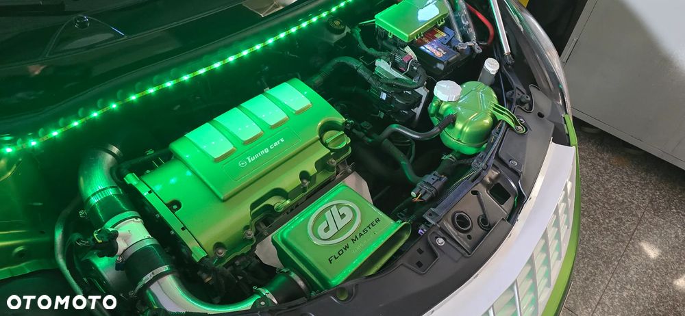 Opel Corsa 1.4 16V Cosmo - 11