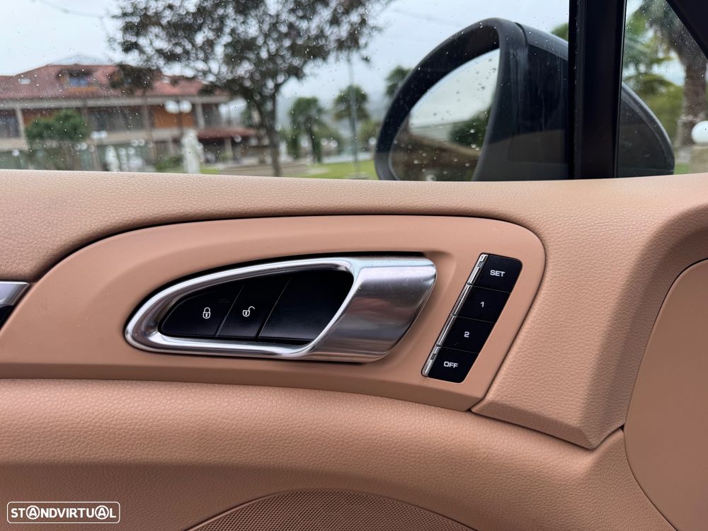 Porsche Cayenne S - 22