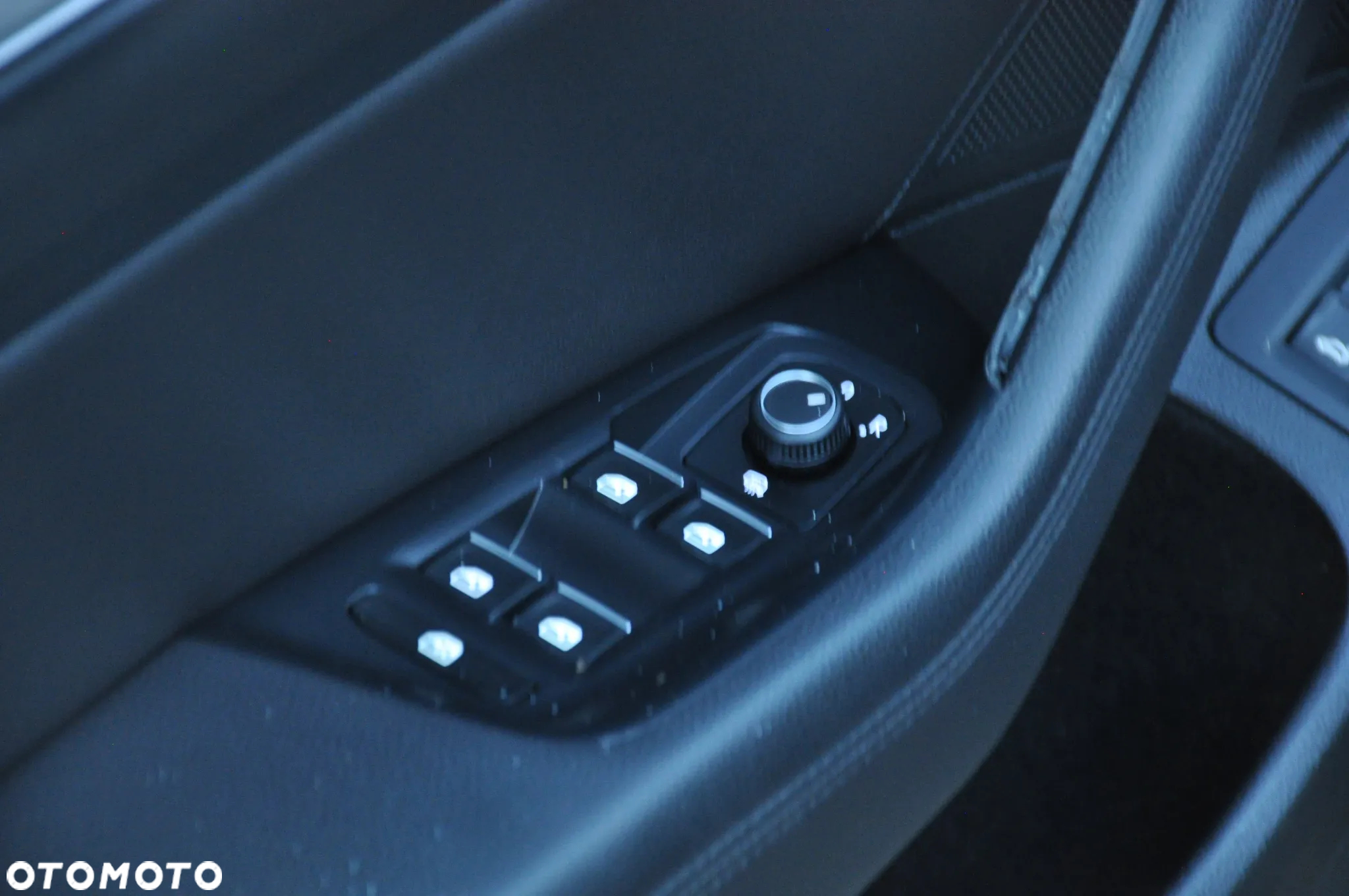 Volkswagen Passat - 25