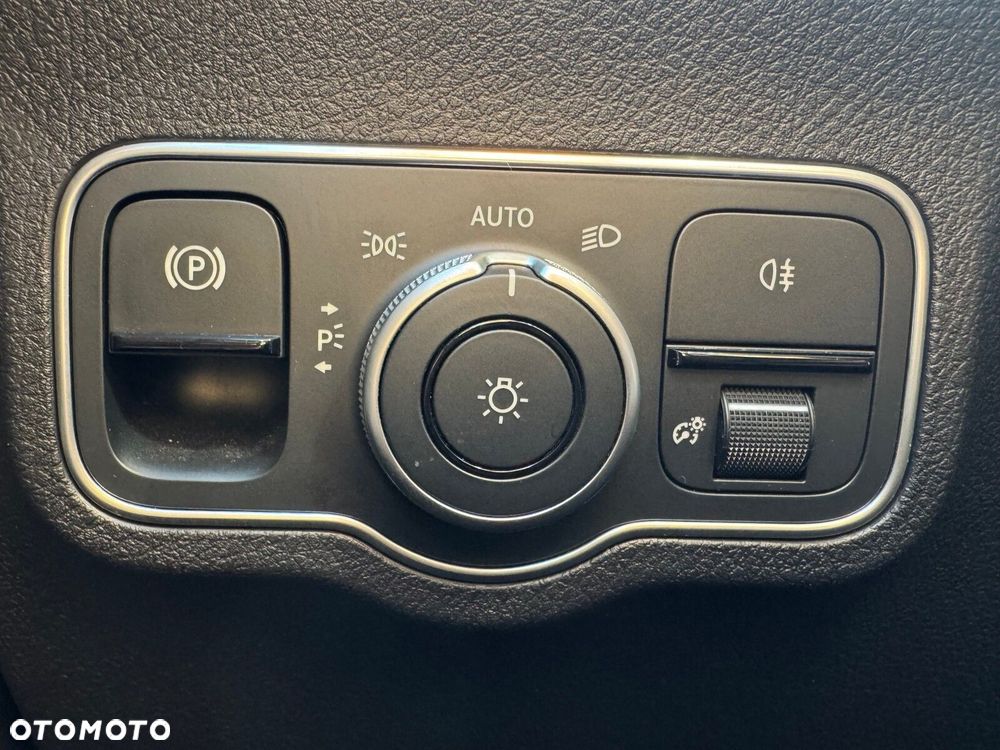 Mercedes-Benz GLB - 27