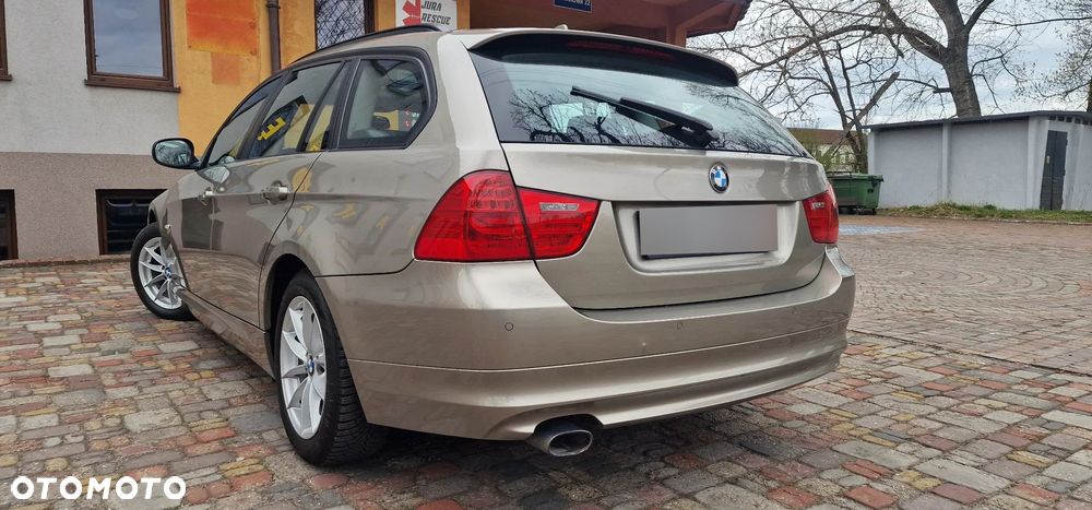 BMW Seria 3 320d DPF Edition Sport - 27