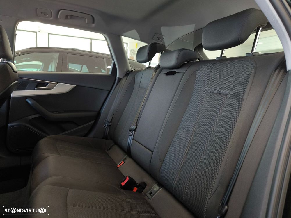 Audi A4 Avant 30 TDI Advanced S tronic - 11