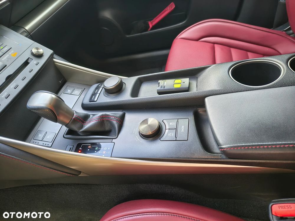 Lexus IS 200t F Sport - 8