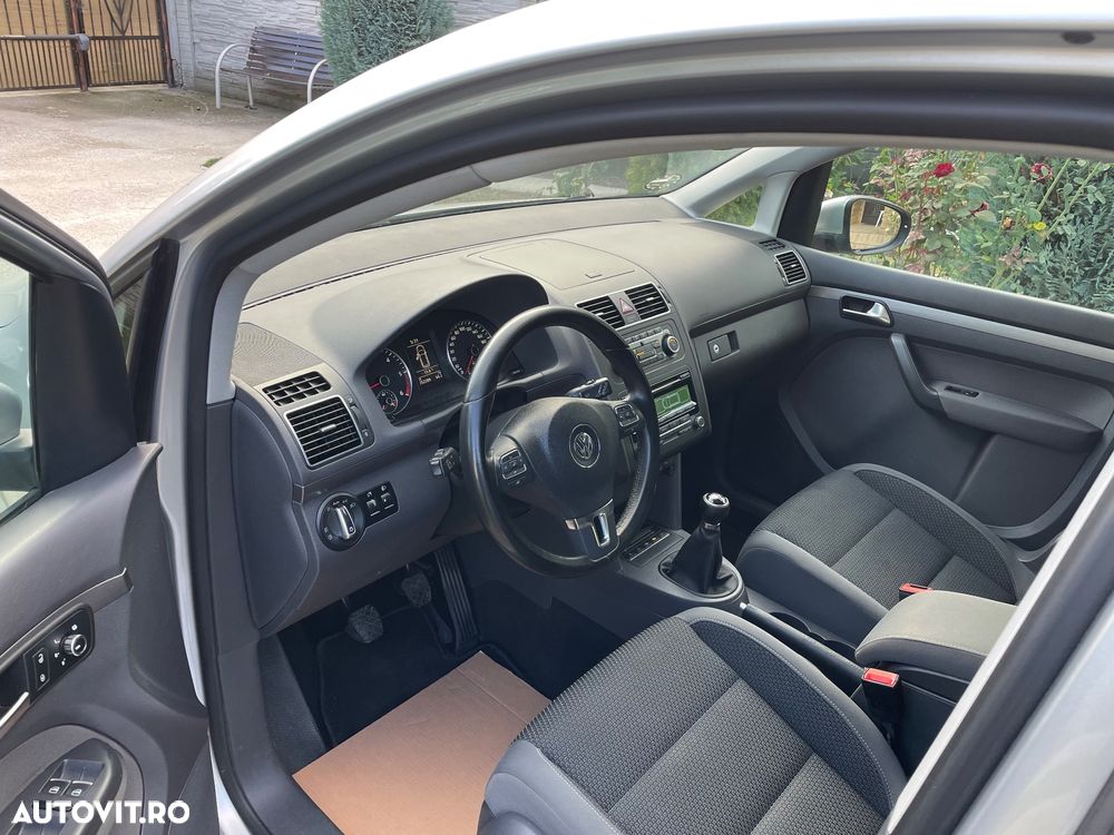 Volkswagen Touran - 17