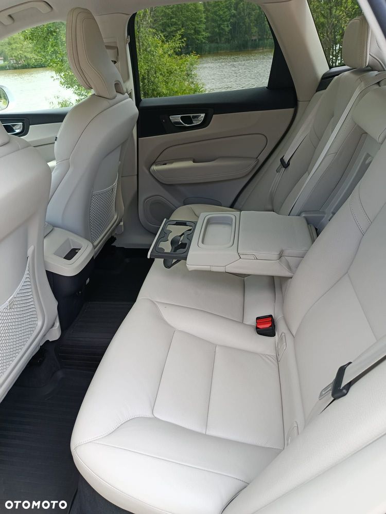 Volvo XC 60 B5 B Momentum - 6