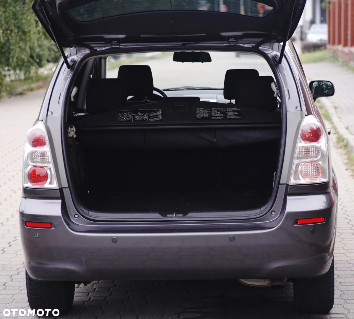 Toyota Corolla Verso 2.2 D-4D - 8