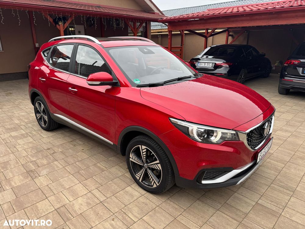 MG ZS EV Luxury - 3