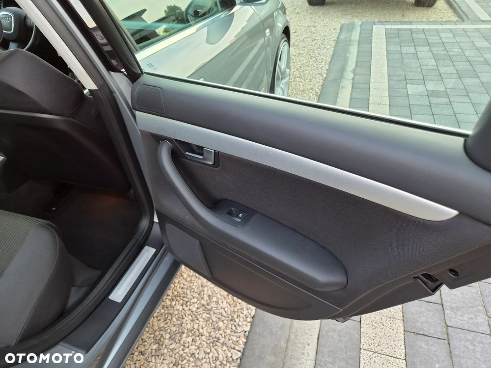 Audi A4 Limousine - 21