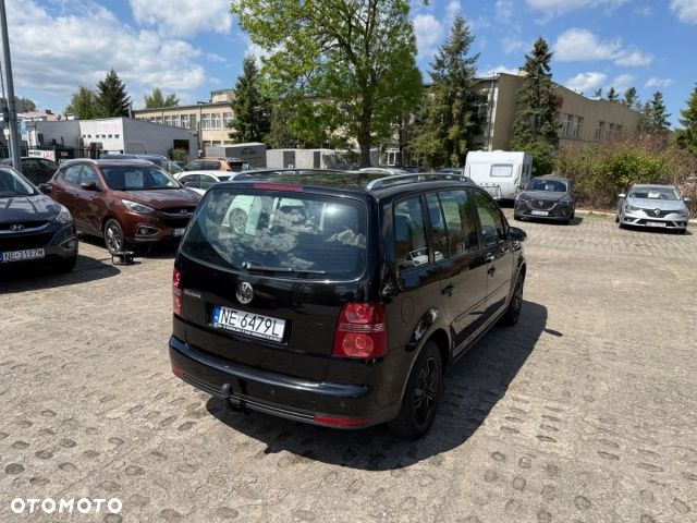 Volkswagen Touran - 3