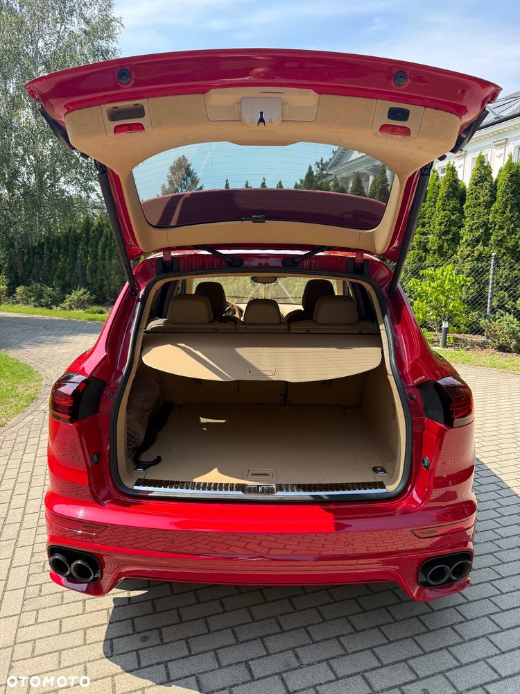 Porsche Cayenne GTS - 17
