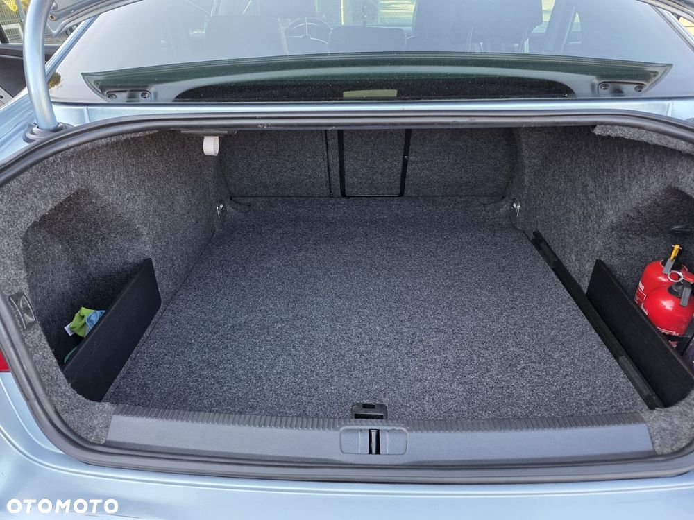 Volkswagen Passat 2.0 TDI DPF Highline - 15