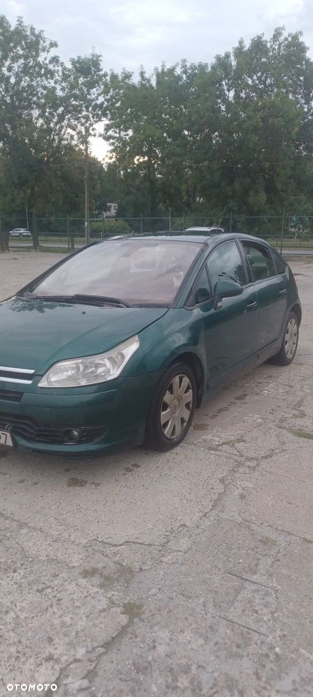 Citroën C4 1.6 16V Confort - 2