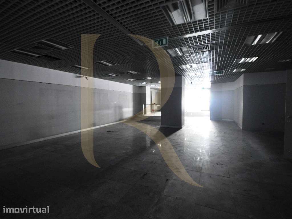 Loja ampla com 2 montras nas Avenidas Novas - Lisboa - Grande imagem: 3/28