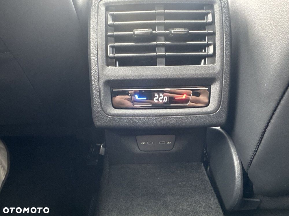 Volkswagen Golf - 25
