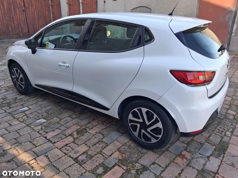 Renault Clio 1.2 16V 75 Life - 10