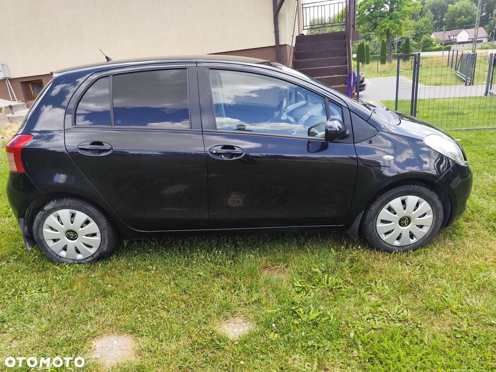 Toyota Yaris 1.3 VVT-i Sol - 2
