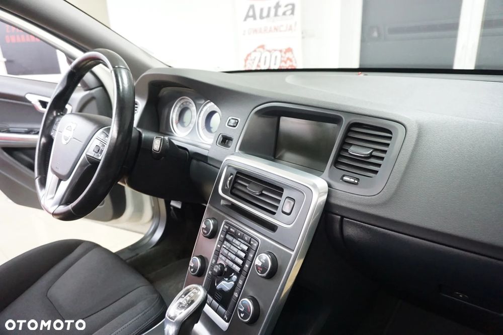 Volvo V60 D4 Geartronic Momentum - 27